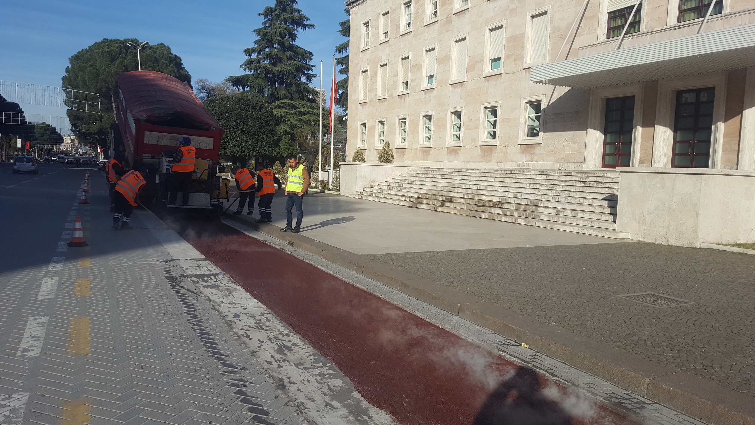 Putting the bicycle lanes in the Deshmoret e Kombit Boulevard and Zogu i Pare Boulevard, Tirana